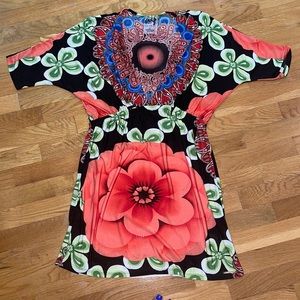 Coco & Tashi beach coverup size S